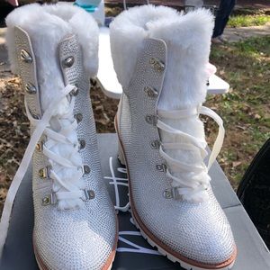 A aid Ladies Silver White Fur lined Ankle Boots